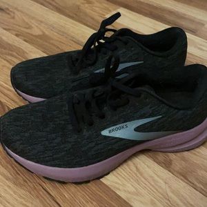 Brooks running shoes size 8